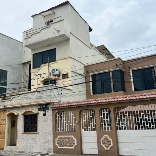 CASA RENTERA EN VENTA SAMANES 1 CON PORTON CERRADO