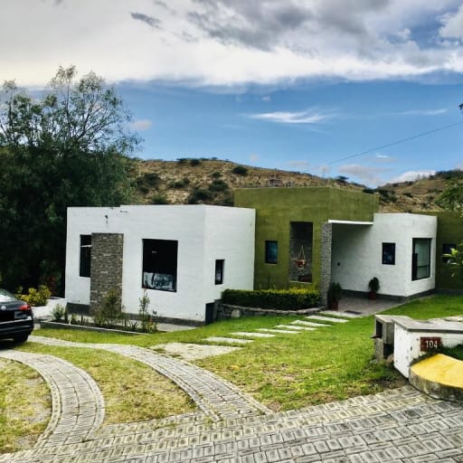 Venta de casa y suite en terreno de 2.400m2 a 8 minutos de Guayllabamba