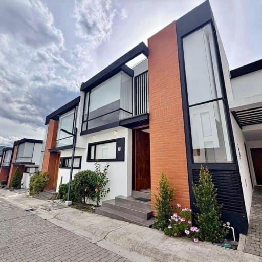 ALQUILER HERMOSA CASA - 3 DORMITORIOS - JARDIN - TUMBACO