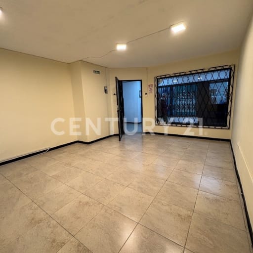 Oficina/local en Quito Tenis - 37m², ideal para salud