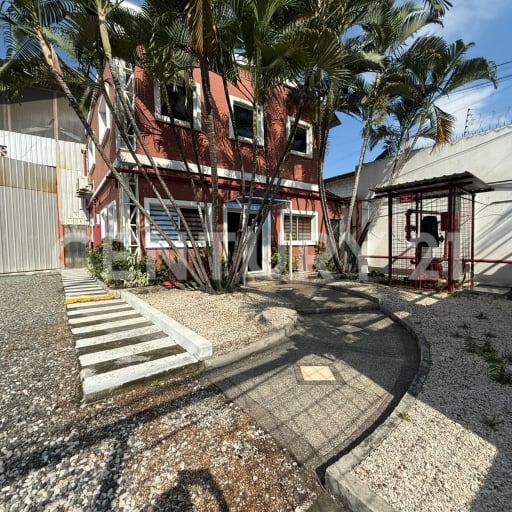 Bodega rentera en Vía Daule - Inversión con rentabilidad inmediata