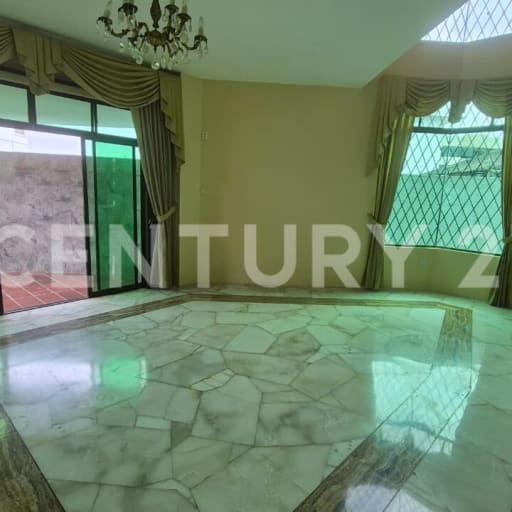 Casa con piscina en arriendo en Norte de Guayaquil