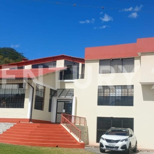 Gran terreno 3,404m² con construcciones y alto potencial de inversión
