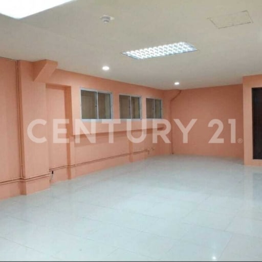Oficina amoblada en Av. Carlos Julio Arosemena, 47m², lista para operar