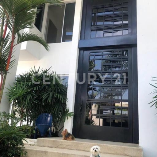 Casa en Puerto Azul con piscina y jacuzzi, 3 dormitorios