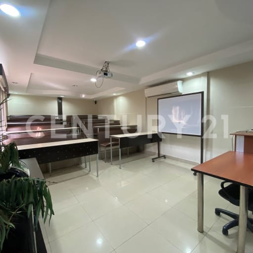 Complejo comercial y de oficinas en alquiler o venta en Plaza Forum