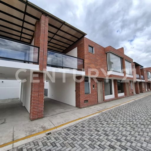 Casas nuevas en Tumbaco - 180 m², piscina y áreas verdes