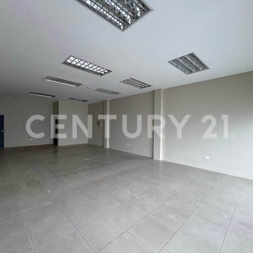 Local comercial 72m² con guardianía 24/7 en Guayaquil