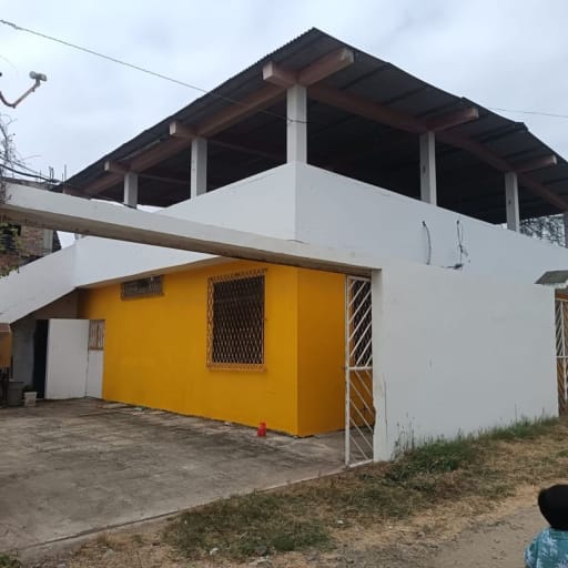 VENTA CASA EN EL CENTRO DE CRUCITA MANABÍ