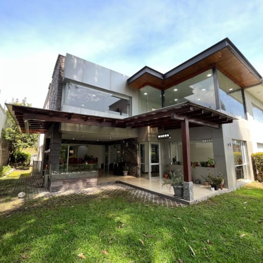 En Venta Casa independiente de lujo en conjunto exclusivo – sector Pacho Salas