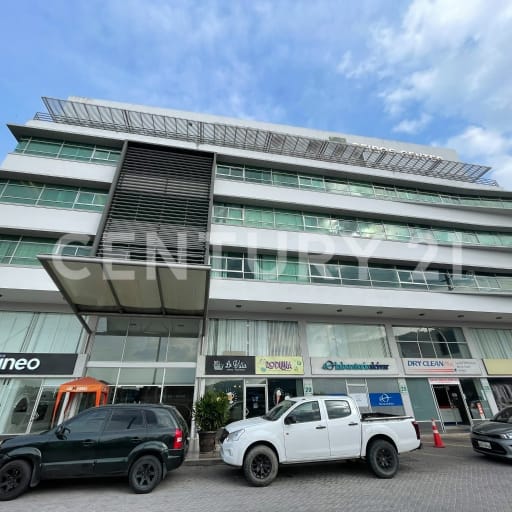 Oficina moderna de 45m² en Ceibos Center I, Guayaquil