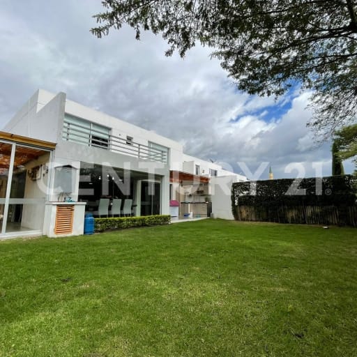 Casa moderna en Av. Intervalles, sector de alto crecimiento