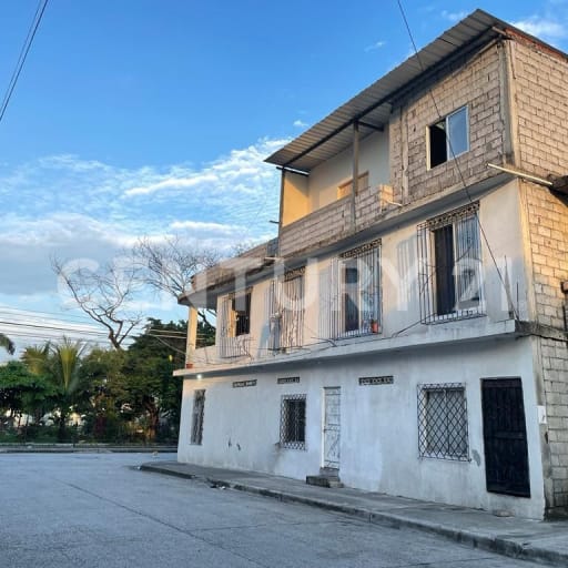 Casa rentera esquinera: 6 unidades y $1310/mes de renta