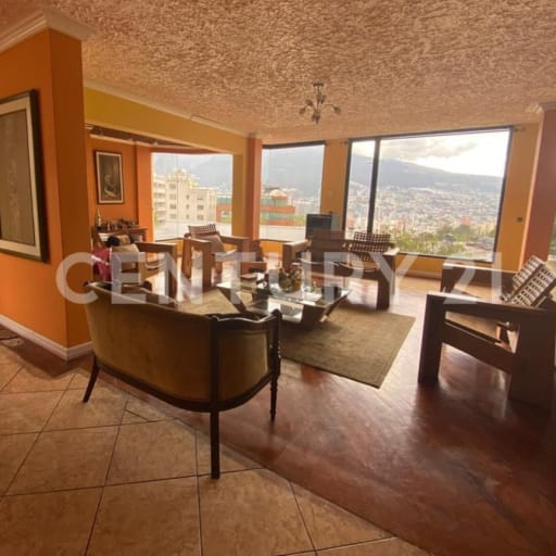 Casa de 480m² en sector estratégico con vista