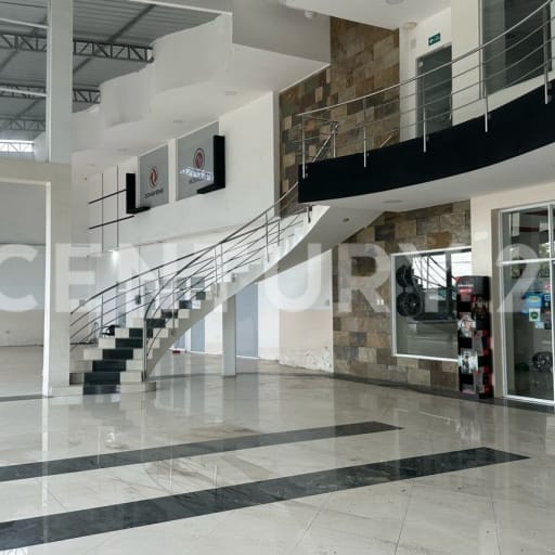 Galpón comercial de 1,038m² en Manta - Ideal para exhibición y almacén