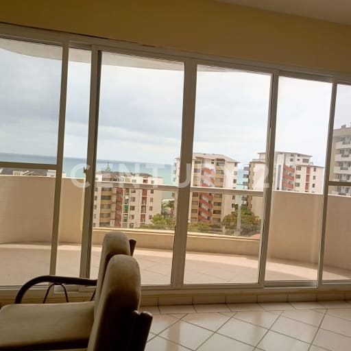 Vive en Resort Playa Almendro con piscinas y seguridad 24h
