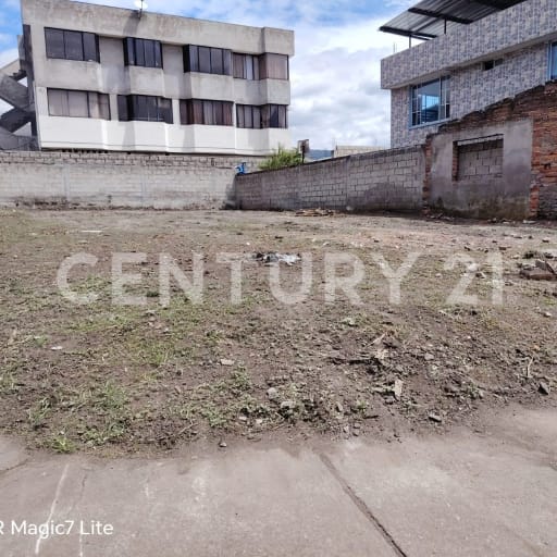 Terreno en Guamaní ideal para negocios o almacenamiento