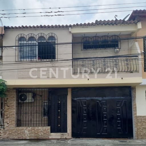 Casa amplia en venta en Sur de Guayaquil
