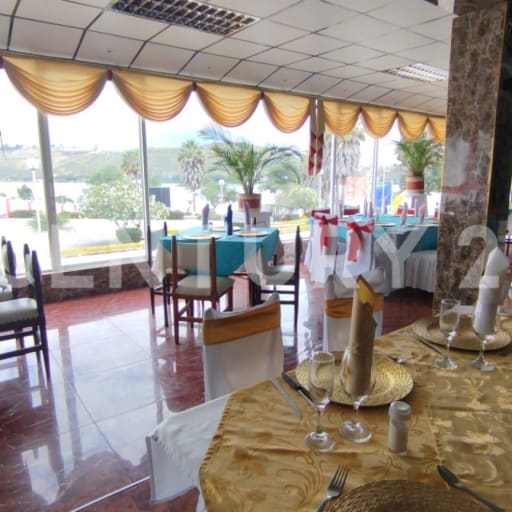 Hotel emblemático en venta en Yahuarcocha - 2,700m² y 24 habitaciones