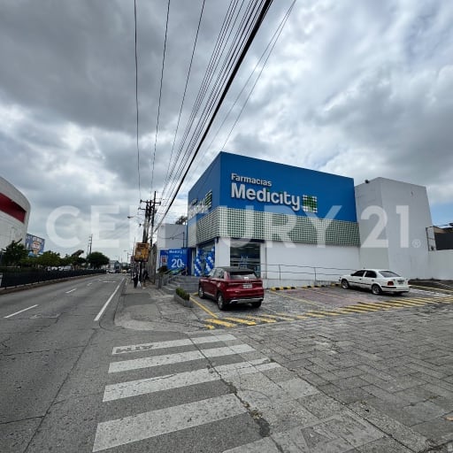 Oficina 150m² frente a City Mall - 1er piso alto - Alquiler