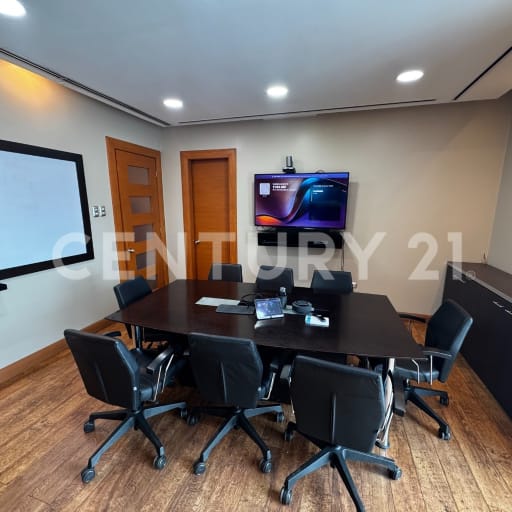 Oficina 246m² en Kennedy Norte, alquiler con 3 parqueos