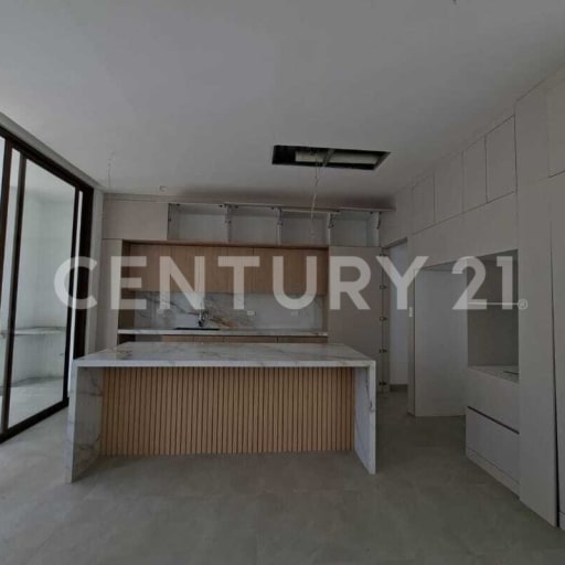 Casa de estreno en Isa Celeste con 4 dormitorios y cocina moderna