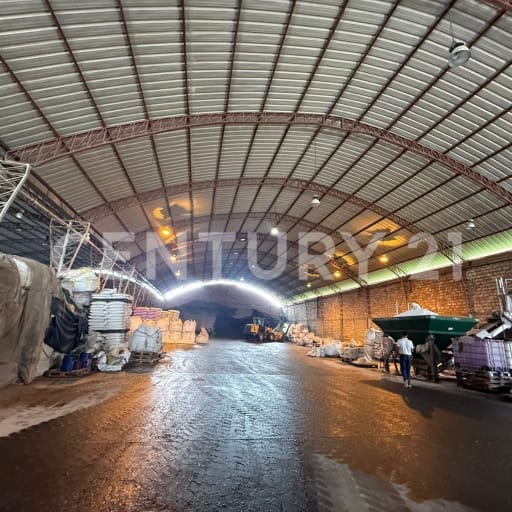 Bodega en alquiler en Vía Daule con alturas de 9.80m y andenes
