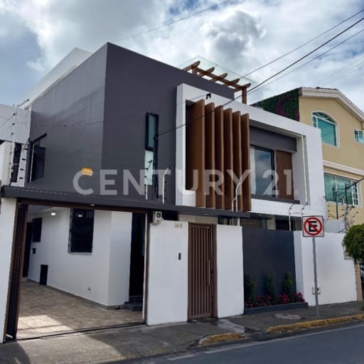 Casa 300m² con jacuzzi en Loma de Quito - 3 plantas