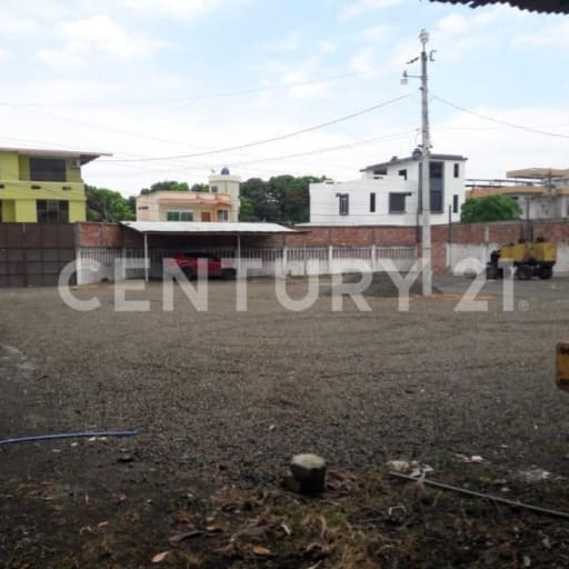 Terreno con cerramiento en zona de alto crecimiento urbano