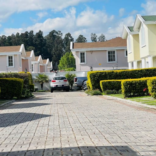 EN VENTA CASA EN MIRASIERRA, 3 HABITACIONES 2 PLANTAS