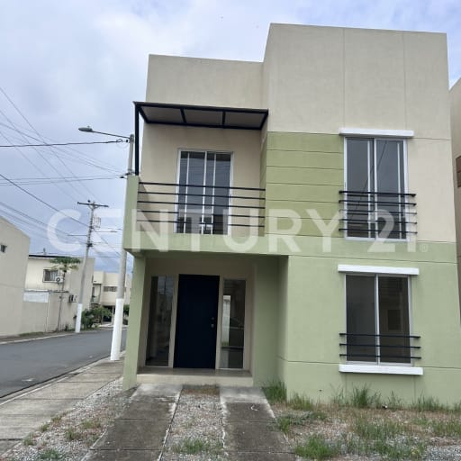 Casa en La Gran Vittoria, 118 m², 3 dormitorios y áreas verdes