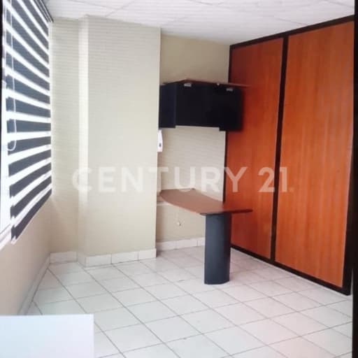 Oficina en alquiler en zona comercial - Oportunidad