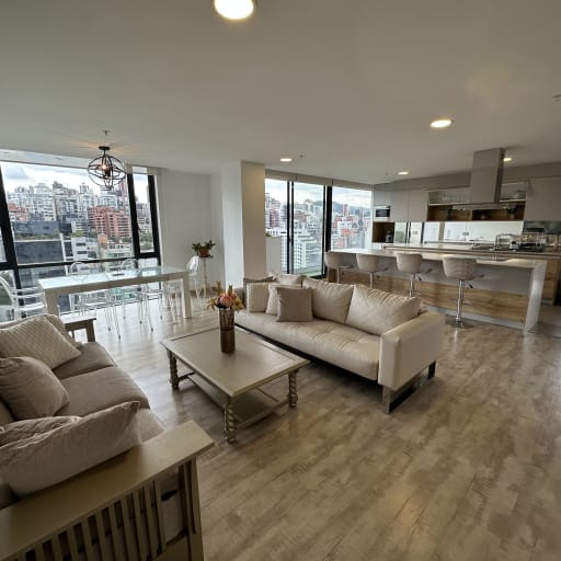En Venta Hermoso Departamento Sector La Carolina Piso 17