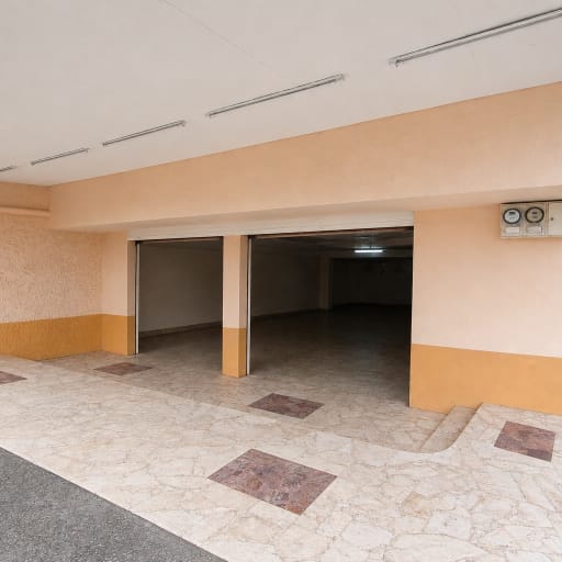 Local comercial en Av. Las Esclusas - 98m² de alta visibilidad