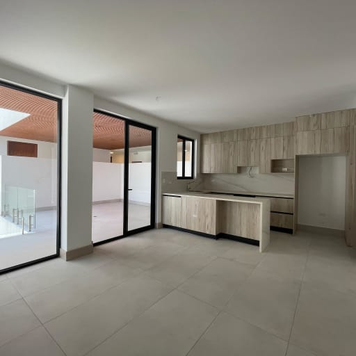 JB Hermosa Suite con Balcón en Cumbayá