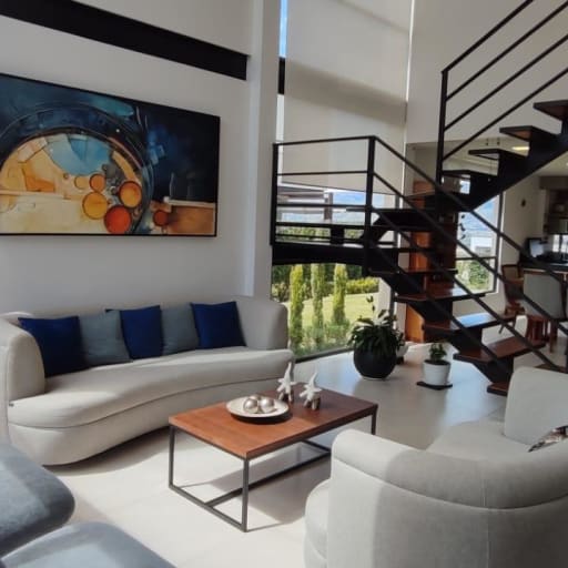 VENTA CASA, 3 DORMITORIOS / ESTUDIO, NAYON, EN URBANIZACIÓN