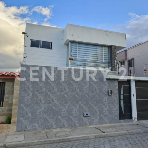 Hogar familiar de 3 pisos con terraza y garaje en 200m²