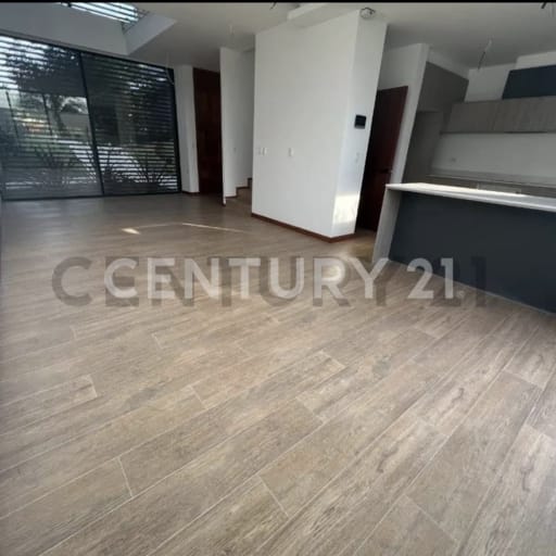 Casa moderna en Hilacril, 3 dorm, balcón y 2 parqueaderos