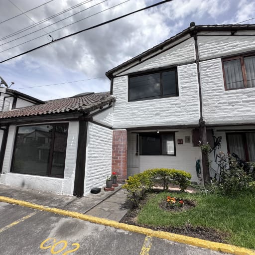 EN VENTA CASA EN CONJUNTO