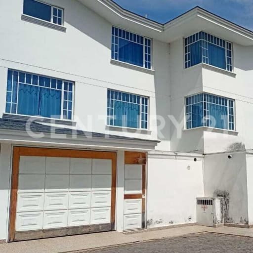 Casa en conjunto privado con piscina - $135,000