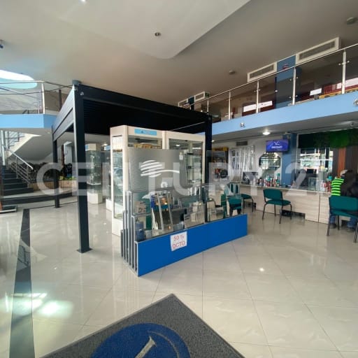 Local comercial en Av. Juan Tanca Marengo - Guayaquil, 1579m²