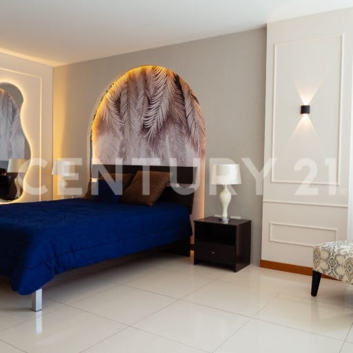 Loft dúplex aterrazado en Cumbayá con vista y 2 parqueaderos