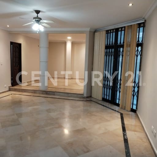 Casa rentera en La Garzota, 467 m², uso mixto residencial-comercial