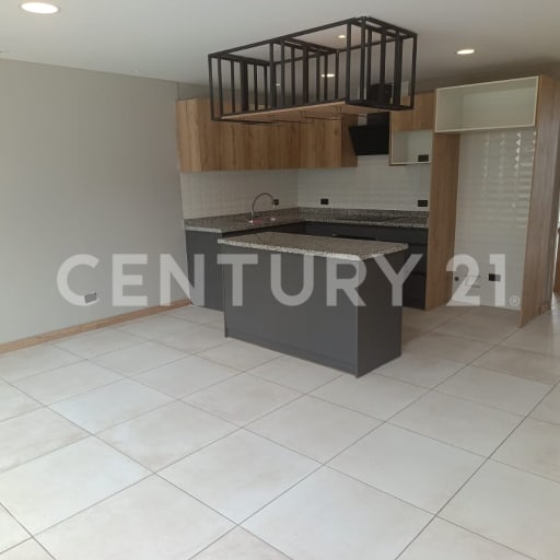 Departamento de 2 dormitorios con piscina y áreas comunales en Quito