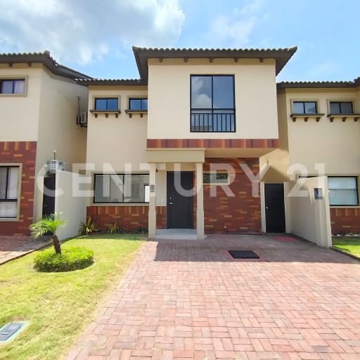 Casa en Costa Brisa con piscina, gimnasio y áreas verdes