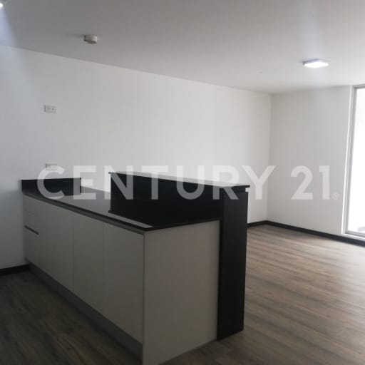 Suite nueva con balcón en zona premium, amenities completos