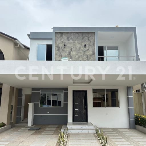 Casa 4 hab. en Villa Club Omega, piscina y $220K