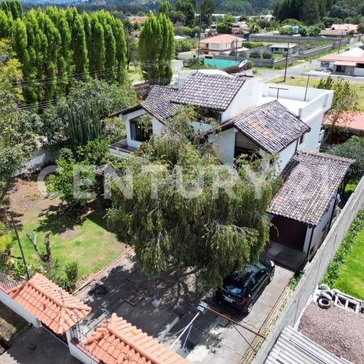 Casa esquinera en Mirasierra: 550m² cerca de Mega Maxi San Gabriel