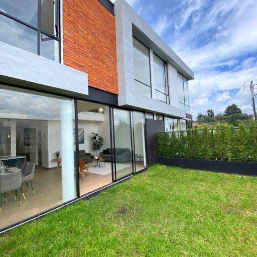 VENTA Casa a estrenar 3 Dormitorios. En conjunto. Tumbaco - Hilacril