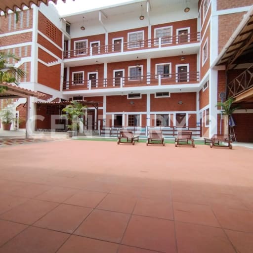 Hostería en venta a una cuadra del mar con 24 habitaciones